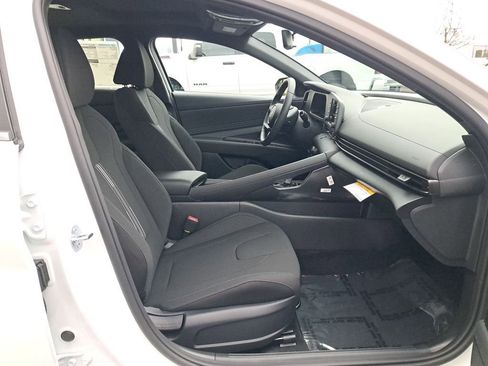 New 2026 Hyundai Elantra SEL Sport Premium FWD image 17