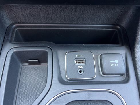 Used 2019 Jeep Cherokee Latitude w/ Popular Appearance Group image 27