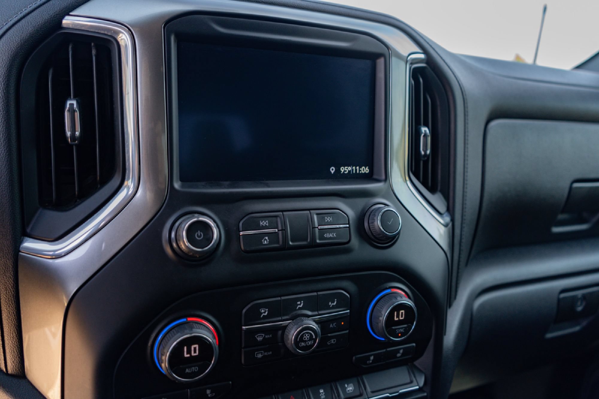 Used 2021 Chevrolet Silverado 1500 LT RWD image 17