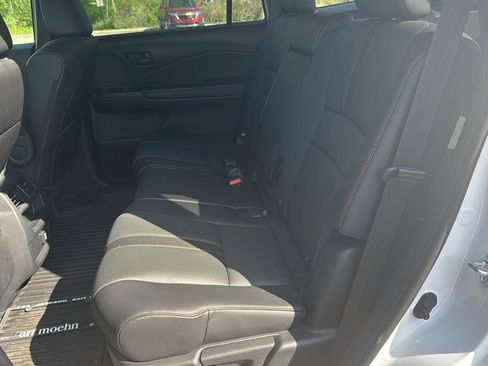 Used 2023 Honda Passport TrailSport image 11