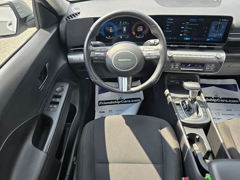 Used 2025 Hyundai Kona SEL AWD/4WD image 3