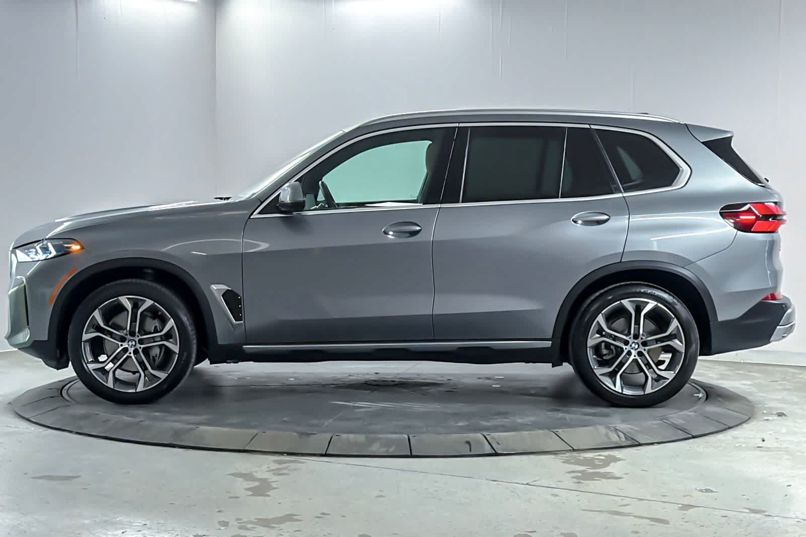 Used 2026 BMW X5 xDrive40i w/ Climate Comfort Package AWD/4WD image 5