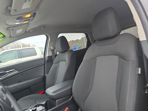 Used 2023 Kia Sportage LX image 12