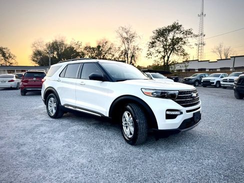 Used 2020 Ford Explorer XLT w/ Equipment Group 202A RWD image 5