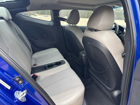 Used 2012 Hyundai Veloster w/ Style Pkg image 19