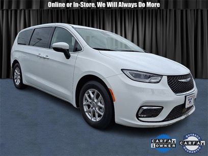 Used 2023 Chrysler Pacifica Touring-L