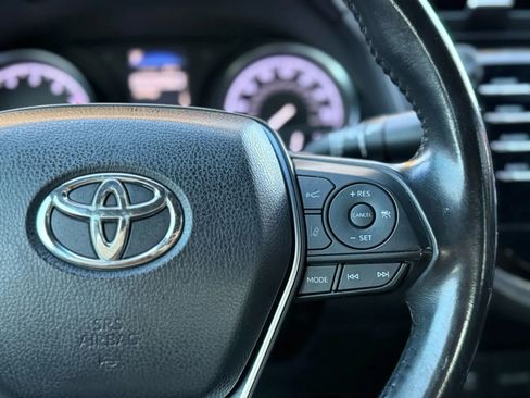 Used 2018 Toyota Camry SE image 30