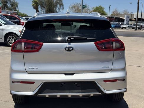 Used 2017 Kia Niro EX FWD image 5
