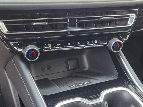 Certified 2025 Chevrolet Traverse LT image 27