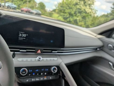 Certified 2025 Hyundai Elantra SEL FWD image 19