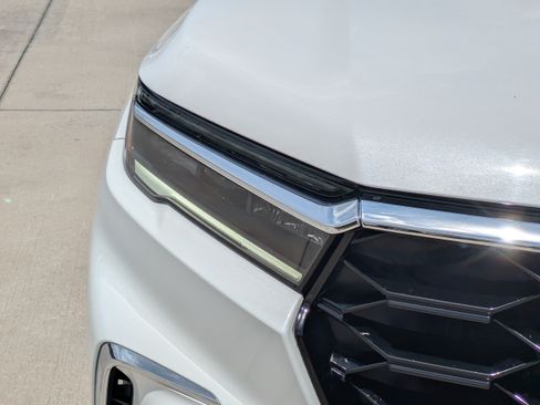 Used 2023 Honda Pilot Touring image 7