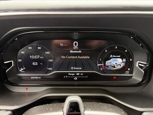Used 2024 GMC Yukon Denali w/ Advanced Technology Package AWD/4WD image 23