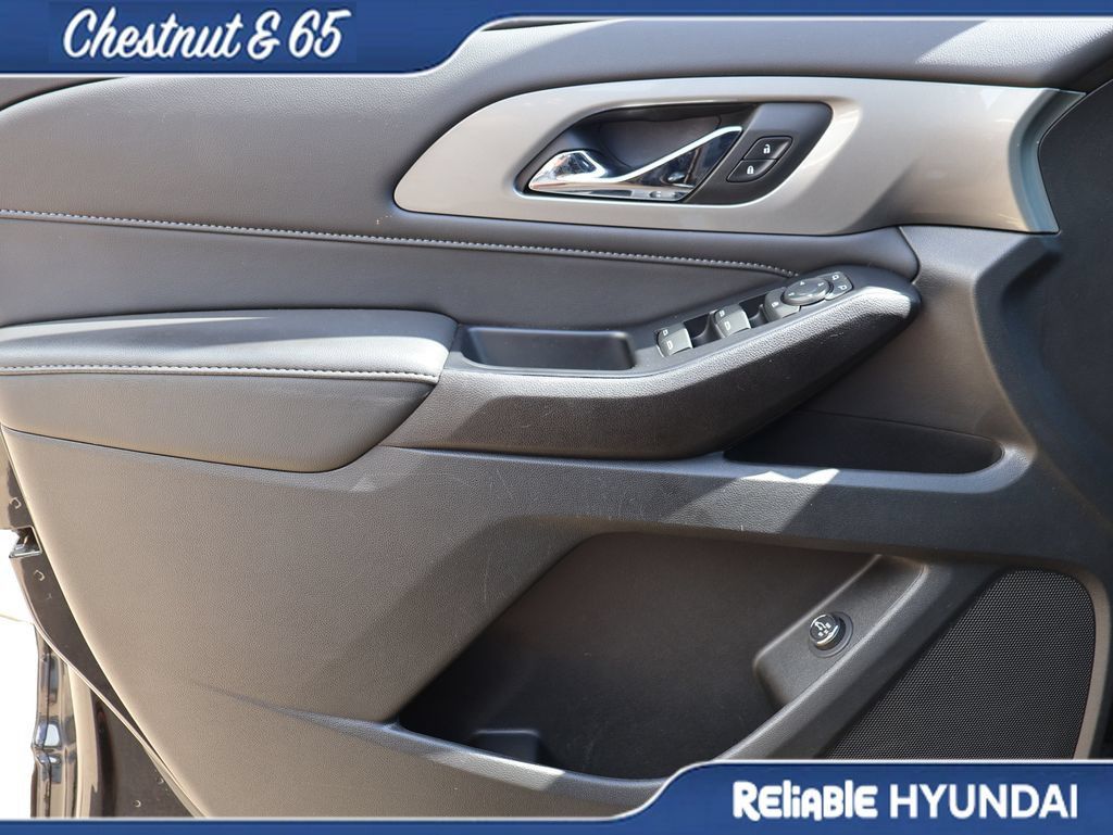 Used 2023 Chevrolet Traverse LT FWD image 23