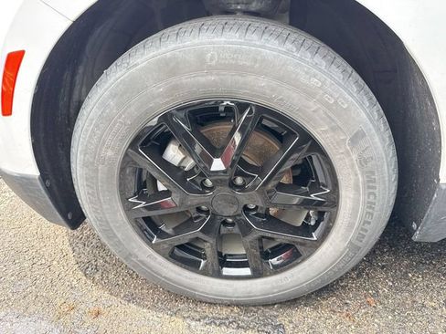 Used 2022 Chevrolet Equinox LS w/ LS Convenience Package FWD image 5