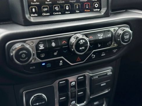 Used 2023 Jeep Wrangler Unlimited Sahara w/ Cold Weather Group AWD/4WD image 15