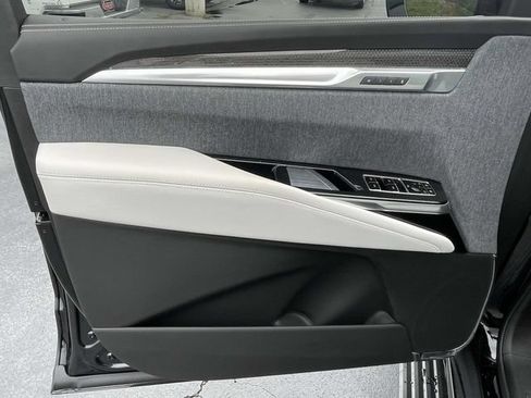 Used 2026 Cadillac Escalade V w/ LPO, ONYX Package AWD/4WD image 17