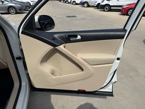 Used 2016 Volkswagen Tiguan S image 35
