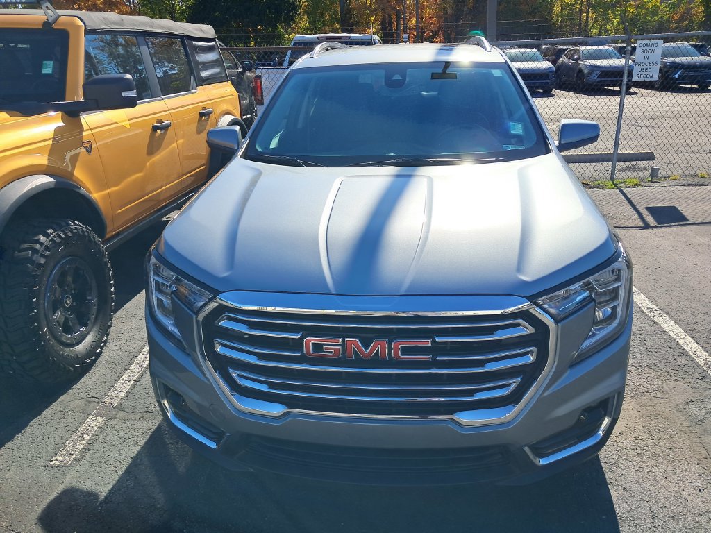 Used 2024 GMC Terrain SLT w/ LPO, Floor Liner Package AWD/4WD image 5