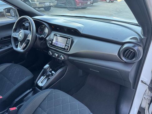Used 2018 Nissan Kicks S image 20