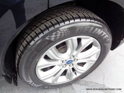 Used 2019 Ford Edge Titanium AWD/4WD image 7