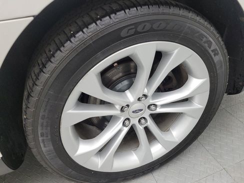Used 2013 Ford Taurus SEL image 31