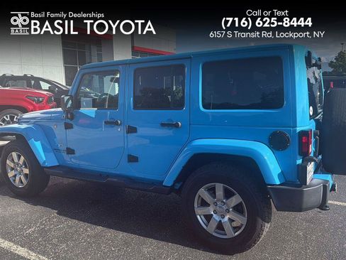 Used 2017 Jeep Wrangler Unlimited Sahara w/ Connectivity Group AWD/4WD image 1