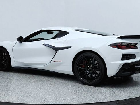 Used 2023 Chevrolet Corvette Z06 RWD image 3