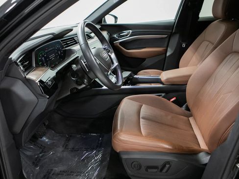 Used 2022 Audi e-tron Premium Plus w/ Premium Plus Package image 16