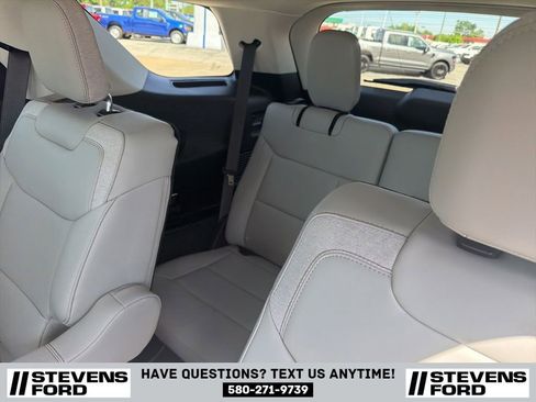 Used 2025 Ford Explorer Active w/ Active Comfort Package RWD image 35