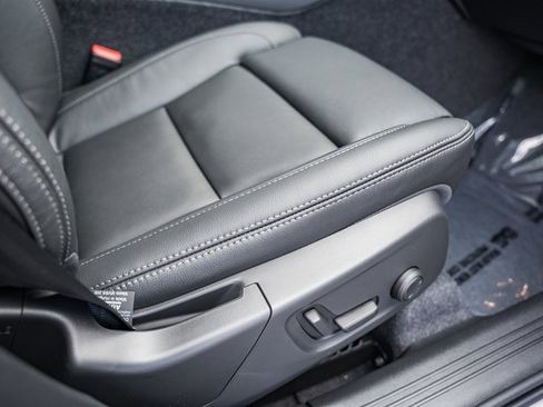 Certified 2025 Volvo XC40 B5 Ultra w/ Climate Package image 35