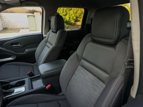 Used 2023 Nissan Frontier SV image 15