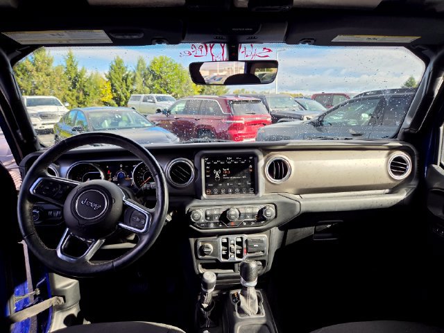 Used 2018 Jeep Wrangler Unlimited Sahara AWD/4WD image 6