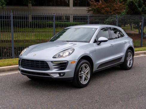 Used 2016 Porsche Macan S image 2