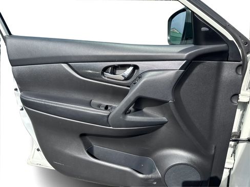 Used 2016 Nissan Rogue SL w/ SL Premium Package image 24