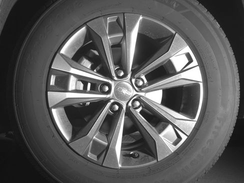 Used 2025 Chevrolet Equinox LT FWD image 12