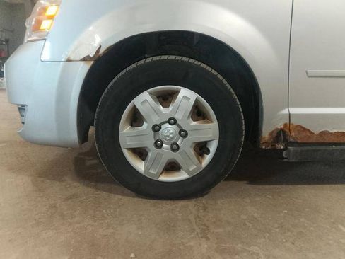 Used 2010 Dodge Grand Caravan SE FWD image 11