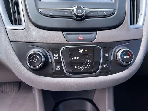 Used 2017 Chevrolet Malibu LS FWD image 19