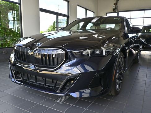 Certified 2024 BMW i5 eDrive40i w/ Executive Package image 7