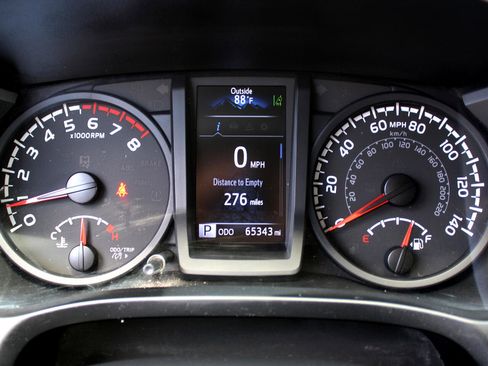 Used 2022 Toyota Tacoma SR image 22