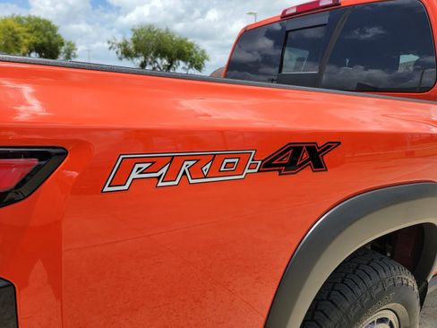 Used 2025 Nissan Frontier PRO-4X w/ Pro Convenience Package image 8