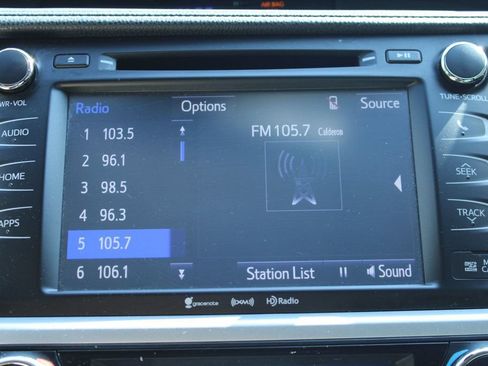 Used 2017 Toyota Highlander XLE FWD image 18