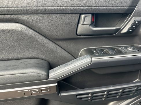 Used 2025 Toyota 4Runner TRD Off-Road Premium image 11