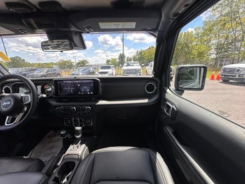 Used 2024 Jeep Wrangler Unlimited Sahara AWD/4WD image 27