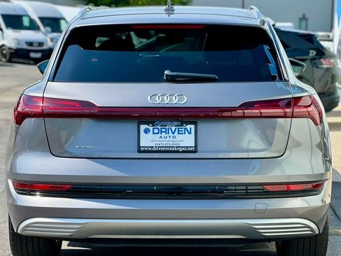 Used 2019 Audi e-tron Prestige w/ Prestige Package image 33