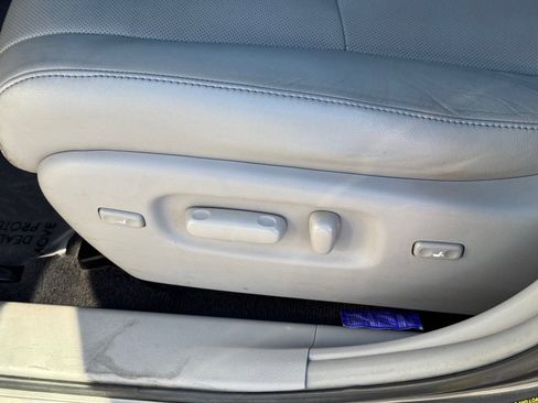 Used 2013 Toyota Highlander Limited image 19