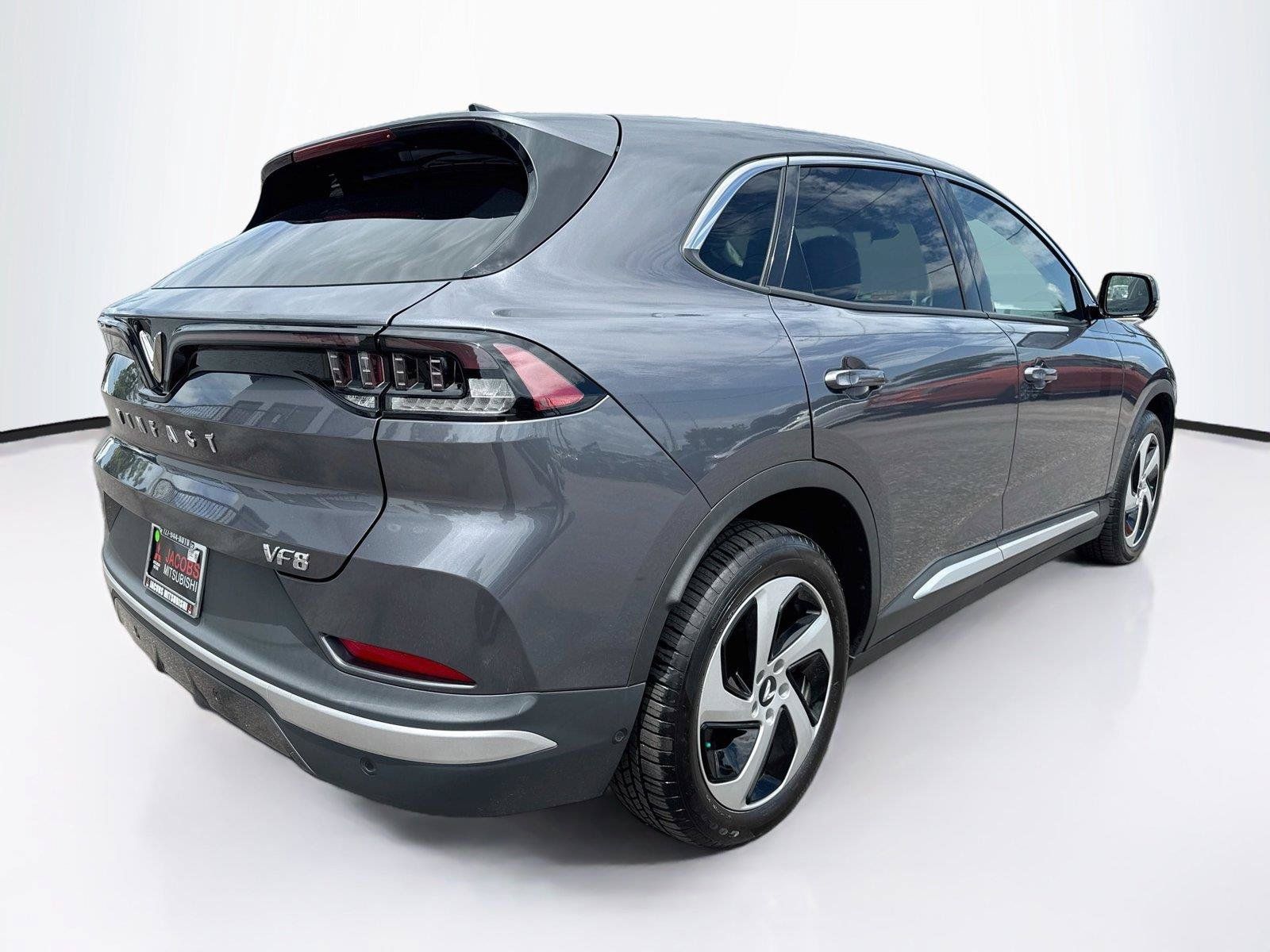 Used 2025 VinFast VF 8 Eco AWD/4WD image 5