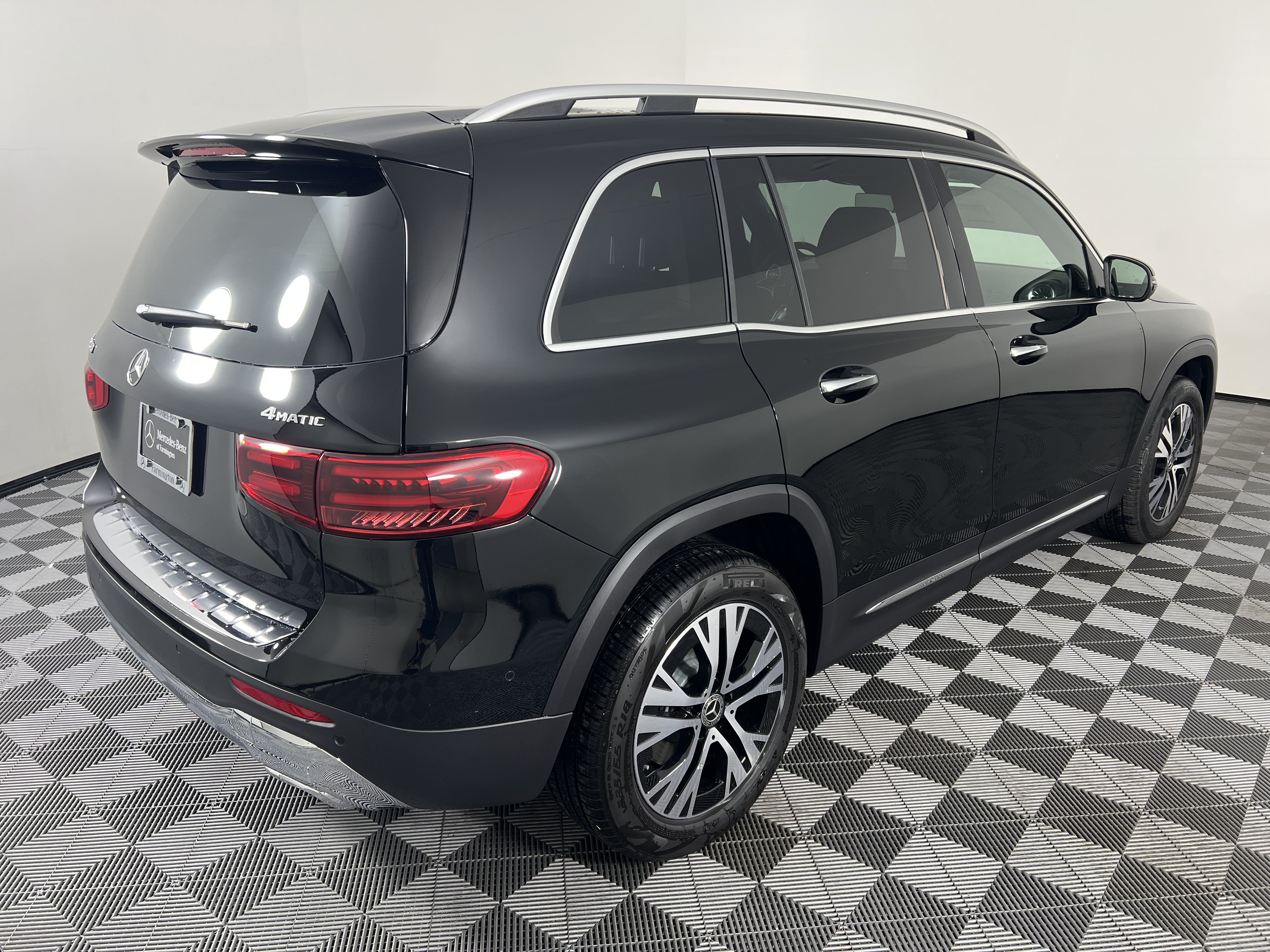 Used 2025 Mercedes-Benz GLB 250 4MATIC image 13