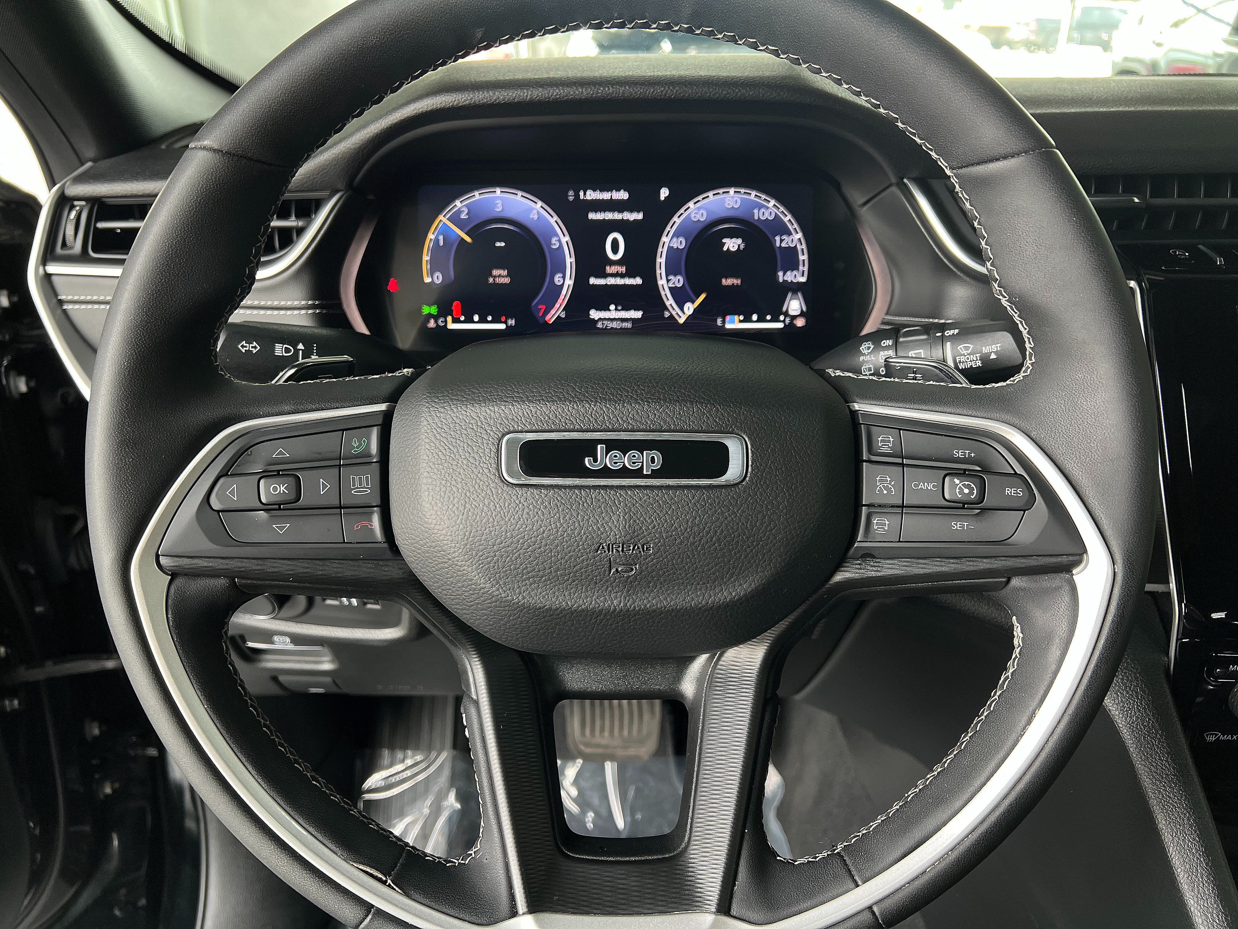 Used 2023 Jeep Grand Cherokee Altitude AWD/4WD image 12
