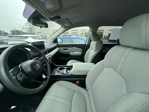 Used 2023 Honda Pilot LX image 8