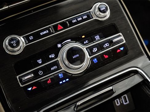 Used 2023 Lincoln Nautilus Reserve image 28